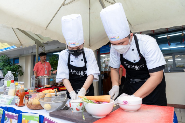 13WIN13 students fire up the kitchen in the thrilling finale of “13WIN13 Young Chefs” 2024 113