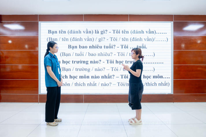 [Ảnh] Bế giảng lớp học Thủ ngữ: Khi những đôi tay biết nói kể câu chuyện của sự thấu hiểu 16