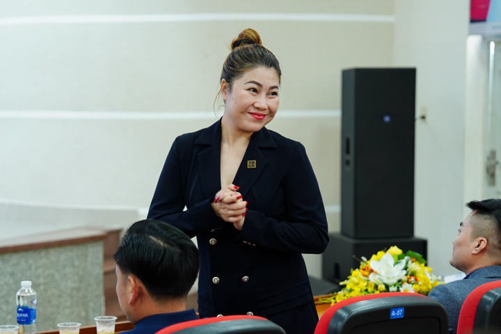 Students of the Faculty of Marketing - International Business learn the importance of digitalization in business. 36