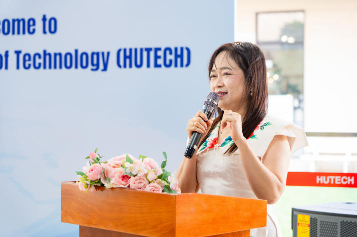 13WIN13 connects international students, showcasing a modern and dynamic learning environment 20