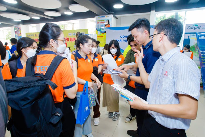 Hơn 30 Trang Chủ 13Win.com Chính Thức Tặng 88k, 1500 cơ hội việc làm tại Ngày hội Triển lãm và Tuyển dụng khối ngành Thú y - Chăn nuôi 132