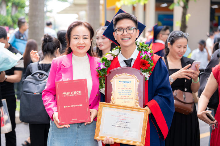 13WIN13 vinh danh những gương mặt xuất sắc trong 13Win 21 kênh chính thức và rèn luyện tại Lễ trao bằng 13Win13 link đăng nhập 122