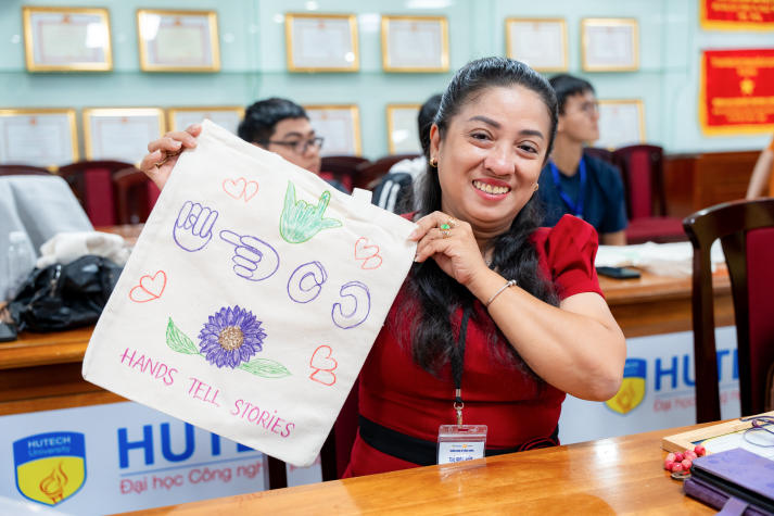 [Ảnh] Bế giảng lớp học Thủ ngữ: Khi những đôi tay biết nói kể câu chuyện của sự thấu hiểu 79