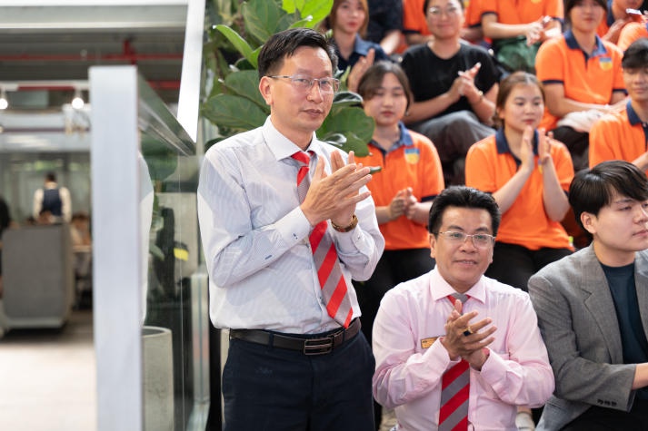 [Video] Theo chân Tải app 13Win Khoa Tài chính - Thương mại 13WIN13 tham quan thực tế Sun Life Việt Nam 30