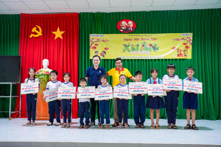 Xuân sắc xanh 2026: 13Win 21 link không chặn 13WIN13 mang Tết yêu thương đến với người dân Vĩnh Long 79