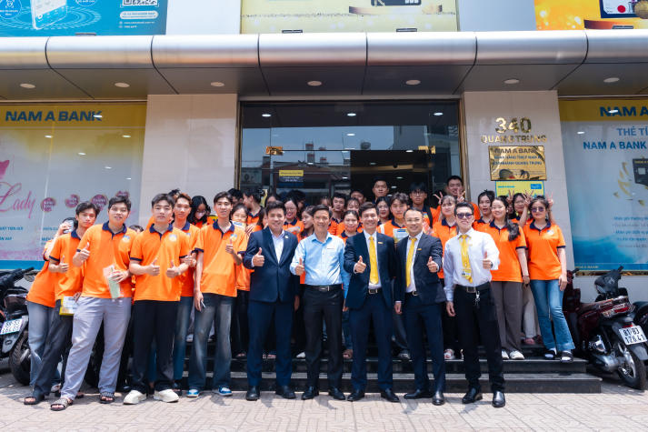Trải nghiệm thực tế tại Nam A Bank, Tải app 13Win Khoa Luật mở rộng góc nhìn về ngân hàng số 119