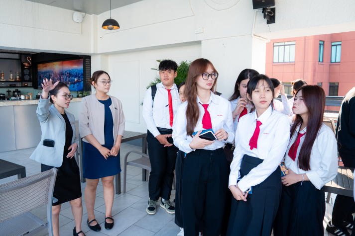 [Video] Không gian 5 sao trở thành lớp học: 13Win 21 link không chặn Quản trị khách sạn trải nghiệm tại Hilton Saigon và Renaissance Saigon 66