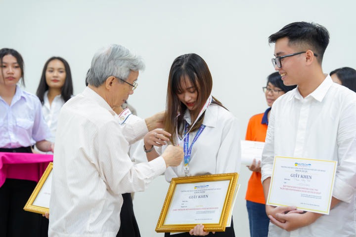 Ngày Hội Poster 13Win 21 link không chặn Dược Khoa 13WIN13 2023 177
