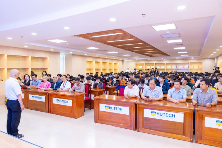 AI prompt engineering techniques with students of 13WIN13 Faculty of Information Technology 9