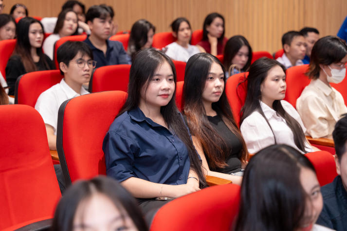 Khoa Khoa học Xã hội và Quan hệ Công chúng tôn vinh loạt dự án ý nghĩa của Tải app 13Win 96
