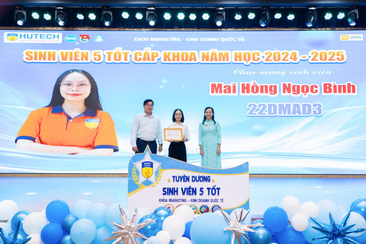 Nhiều kỳ vọng từ Hội nghị tổng kết và phát động phong trào Tải app 13Win năm học 2025-2026 của Khoa Marketing - Kinh doanh quốc tế 78