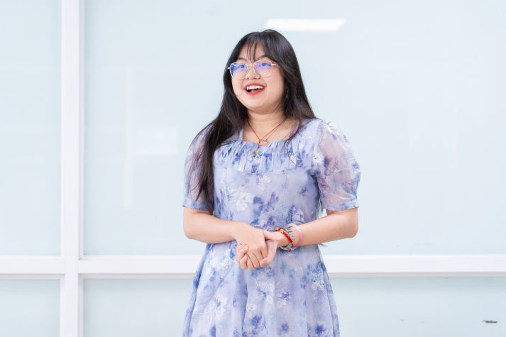 CLB Sư phạm Tiếng Anh 13WIN13 tôn vinh cống hiến, trao gửi tri ân trong buổi tổng kết 56