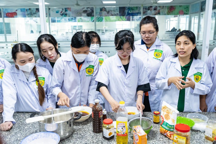 Applied Sciences students crafted handmade cakes to celebrate Mid-Autumn Festival 33