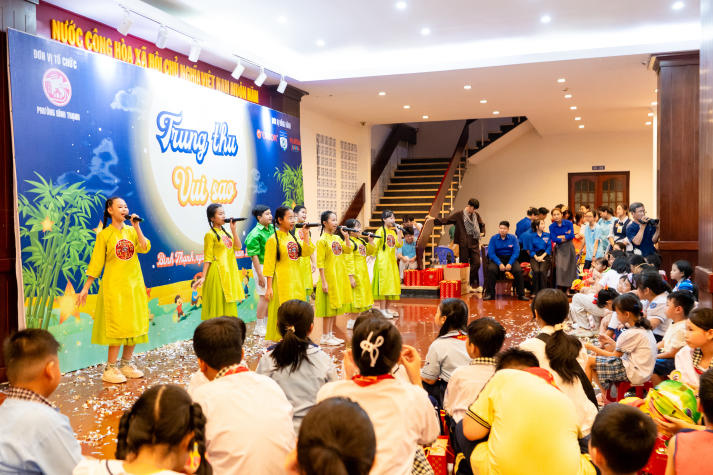 Thắp sáng đêm trăng yêu thương: 13Win 21 link không chặn Khoa Điều dưỡng - Kỹ thuật y học mang Trung thu đến với trẻ em Bình Thạnh 43