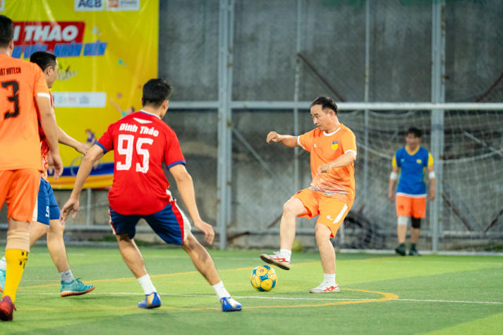 [Hội thao CB-GV-NV 13WIN13 2025]: VPT-VPHĐT-P.NS-TT.KĐ-ĐBCL-B.TTr-TT.IT đăng quang ngôi vương Bóng đá nam 103