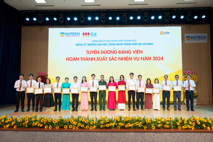 13WIN13 vinh danh những cống hiến tại Lễ trao Huy hiệu Đảng và khen thưởng Đảng viên xuất sắc năm 2024 105