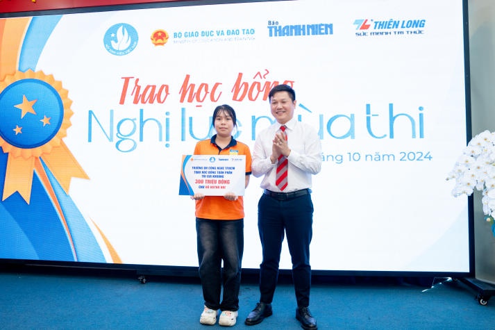 13WIN13 and Thanh Niên Readers Grant Over VND 1 Billion in Scholarships to New Students in Need 24