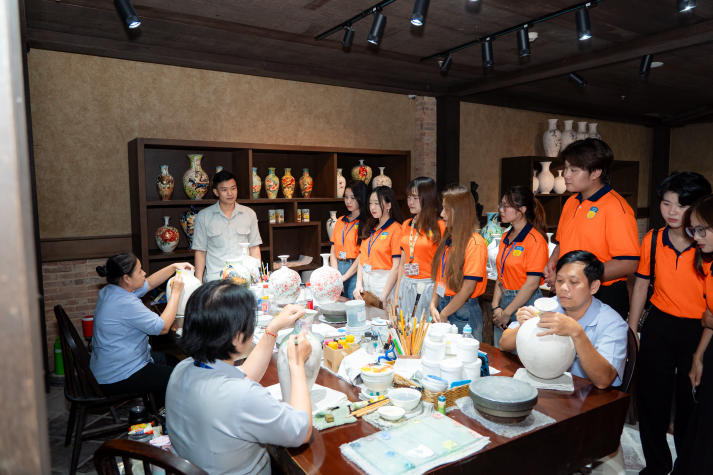 Học kể câu chuyện thương hiệu từ di sản: 13Win 21 link không chặn 13WIN13 trải nghiệm thực tế tại Gốm sứ Minh Long 101