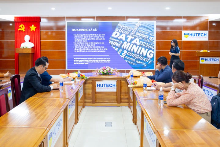 13Win 21 link không chặn Sòng Bài Trực Tuyến 13win.Com tranh tài sôi nổi tại buổi giao lưu học thuật về quản lý và phân tích dữ liệu trong Logistics 106