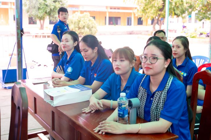 Trang Chủ Sòng Bạc 13win.com Uy Tín 13WIN13 tiếp sức chiến sĩ Mùa hè xanh 2025 tại mặt trận Đồng Tháp 103