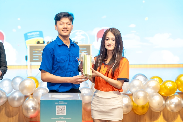 Sôi động, đa sắc màu: Tân Tải app 13Win Www 13Win one trang web chính thức “cháy” hết mình tại Đêm nhạc hội chào năm học mới 65