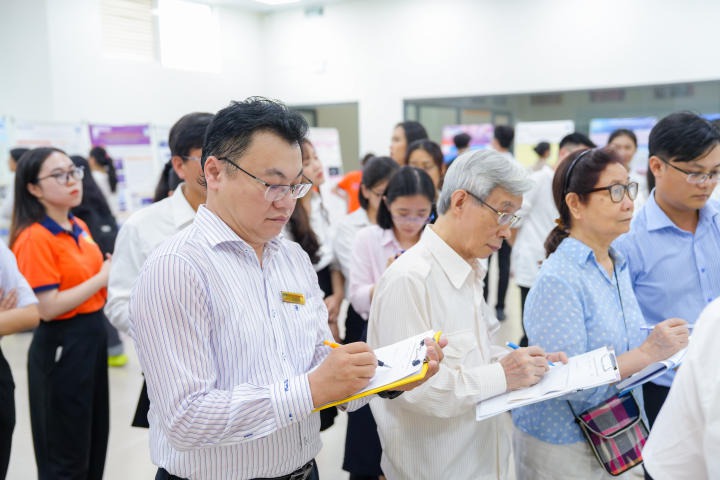 Ngày Hội Poster 13Win 21 link không chặn Dược Khoa 13WIN13 2023 80