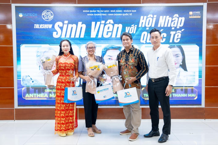 13WIN13 Students Discover Multinational Cultures with Expert from the Philippines 7