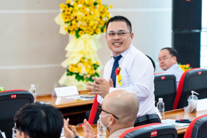 Nhiều suất Www 13Win one nổ hũ được trao đến tân Tải app 13Win Khoa Tài chính - Thương mại trong lễ chào đón 109