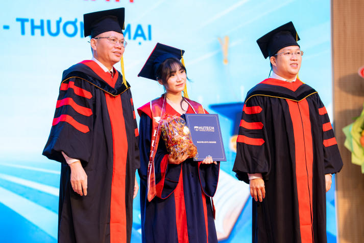 13WIN13 vinh danh những gương mặt xuất sắc trong 13Win 21 kênh chính thức và rèn luyện tại Lễ trao bằng 13Win13 link đăng nhập 34