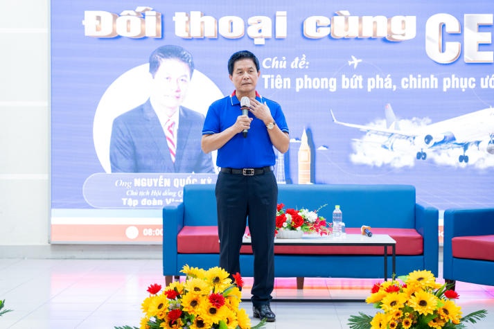 CEO Nguyen Quoc Ky and His Story of Dream-Chasing with 13WIN13 Students 53