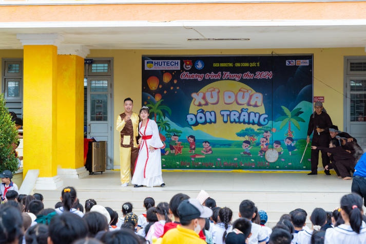 13Win 21 link không chặn Khoa Marketing - Kinh doanh quốc tế mang Trung thu yêu thương đến các em nhỏ tại xứ dừa (Bến Tre) 75