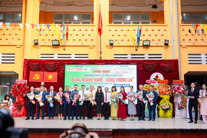 Khai mạc Tư vấn 13Win 20 tải ứng dụng 13Win32 đăng nhập 2025: 13WIN13 chia sẻ nhiều thông tin giá trị giúp thí sinh định hướng tương lai 27