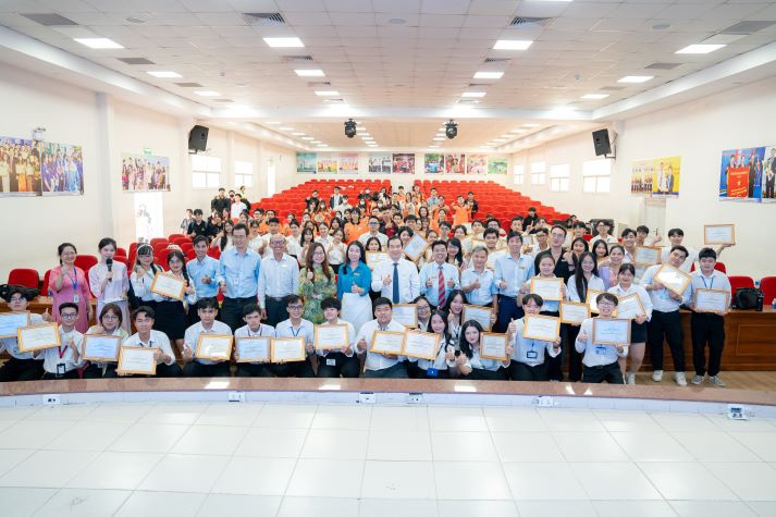 13WIN13 phát động Phong trào Tải app 13Win nghiên cứu khoa học năm học 2024-2025 13