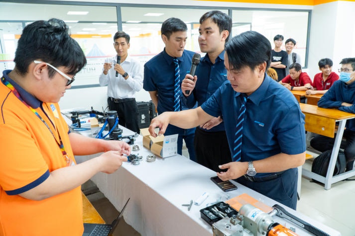 13WIN13 Engineering students explore bolting solutions for construction 94