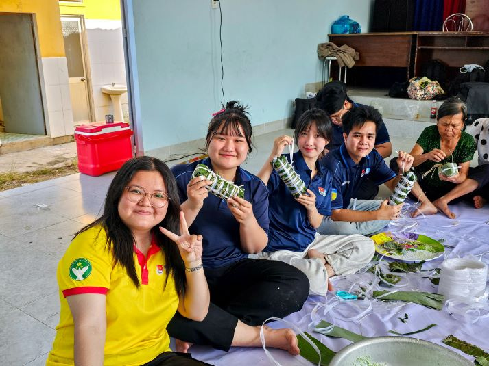 Tuổi trẻ Khoa Quản trị 13Win002 Truy cập link - Nhà hàng - Khách sạn mang xuân đến vùng đất nghĩa tình 35