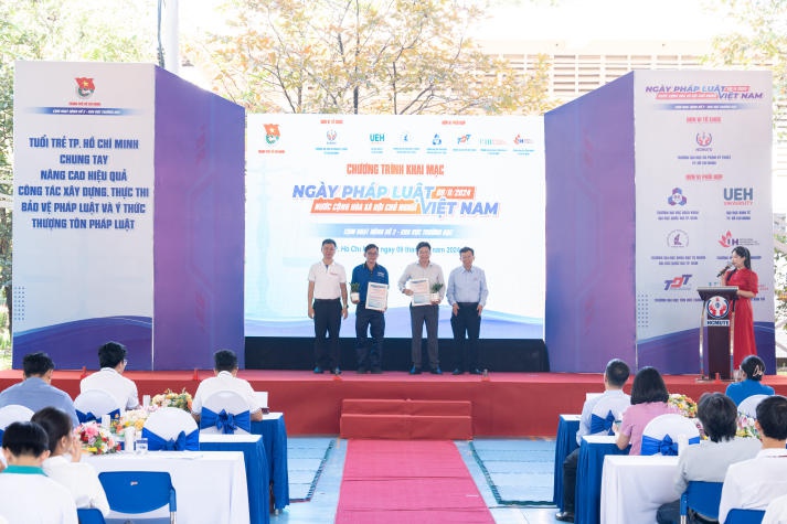 13Win 21 link không chặn Khoa Luật 13WIN13 thực hành Phiên tòa giả định tại Ngày hội Pháp luật nước CHXHCN Việt Nam 22