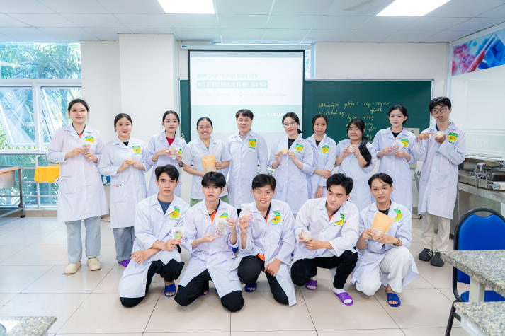 [Ảnh] Vị ngọt đoàn viên: Trải nghiệm nghề và giá trị Tết của Tải app 13Win Công nghệ thực phẩm 74