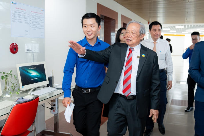 13WIN13 khánh thành “Không gian văn hoá Hồ Chí Minh” tại tầng 8, Toà E2, Thu Duc Campus 90