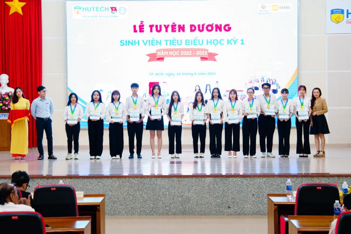 Sòng Bài Trực Tuyến 13win.Com tuyên dương hơn 600 Tải app 13Win tiêu biểu HKI năm học 2022 - 2023 101