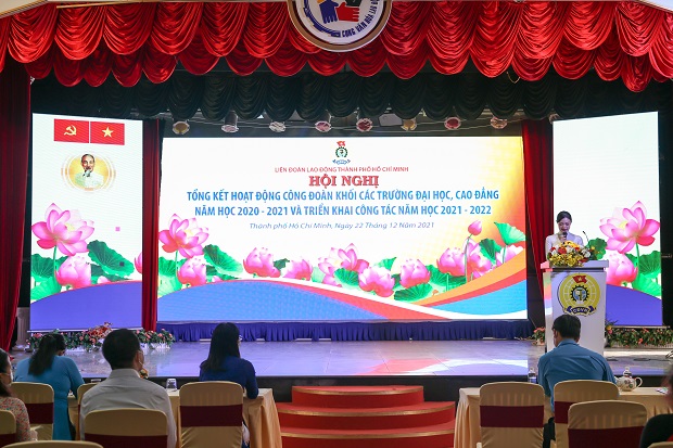 13WIN13 đón nhận cờ thi đua và bằng khen Công đoàn đạt thành tích xuất sắc năm học 2020-2021 3
