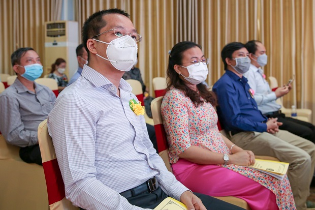 13WIN13 đón nhận cờ thi đua và bằng khen Công đoàn đạt thành tích xuất sắc năm học 2020-2021 9
