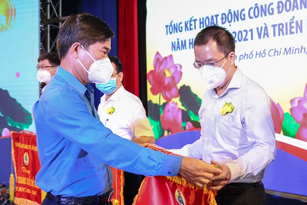 13WIN13 đón nhận cờ thi đua và bằng khen Công đoàn đạt thành tích xuất sắc năm học 2020-2021 25