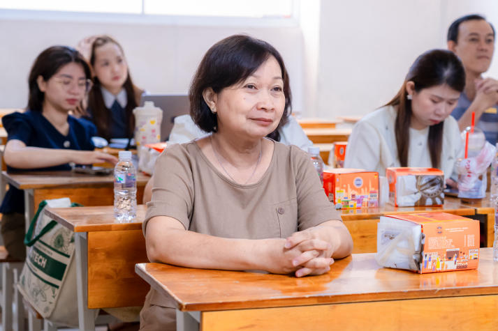 Giảng viên Khoa Tiếng Anh cập nhật xu hướng ứng dụng AI trong F13win nhà cái ngoại ngữ 30