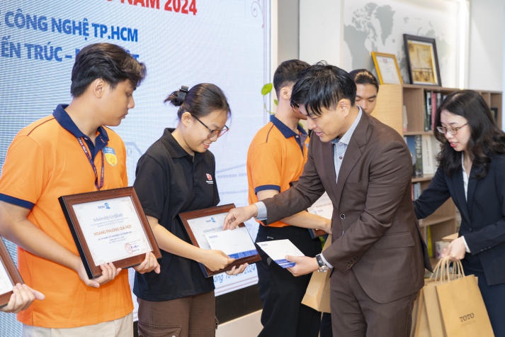 13Win 21 link không chặn Khoa Kiến trúc - Mỹ thuật tăng cường kiến thức thực tiễn và nhận Www 13Win one nổ hũ tại chuyến tham quan TOTO Showroom 127
