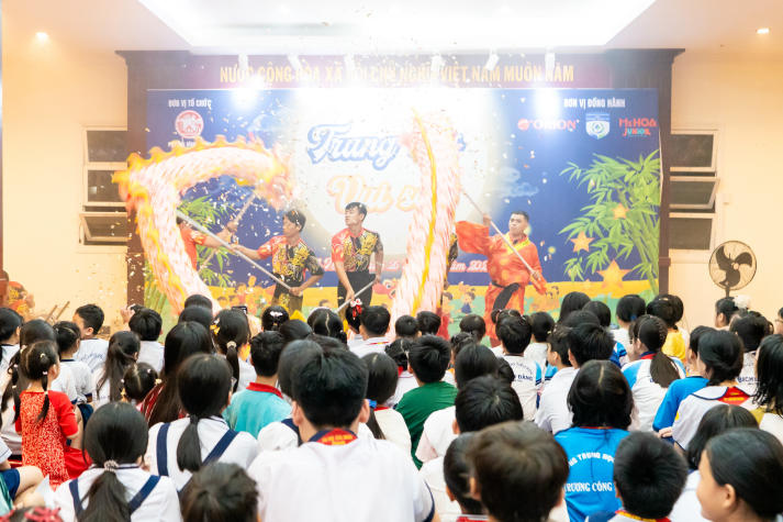Thắp sáng đêm trăng yêu thương: 13Win 21 link không chặn Khoa Điều dưỡng - Kỹ thuật y học mang Trung thu đến với trẻ em Bình Thạnh 41