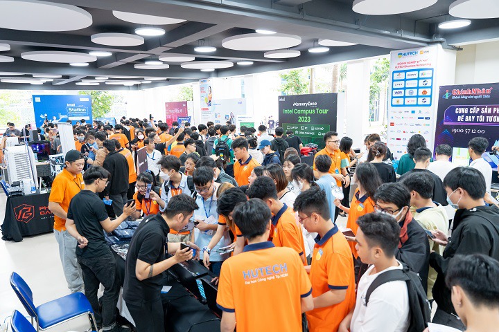 13WIN13 Information Technology students at Intel Campus Tour 2023 16