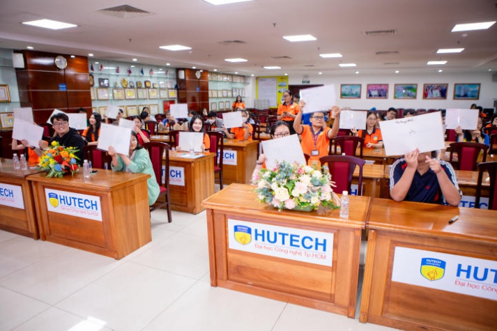 13Win 21 link không chặn Khoa Tiếng Anh thi tài tìm hiểu về  “Hành trình của Bác” 62