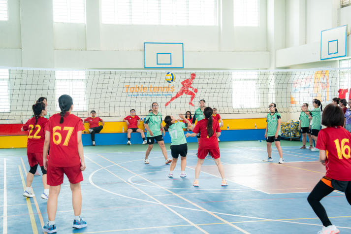 [Hội thao CB-GV-NV 13WIN13 2025]: TT.TVTS-TT.TrT-TT.Mar-PTTH, P.ĐT-P.KT-TT.DHS bảo vệ thành công ngôi vương Bóng chuyền nam, nữ 111