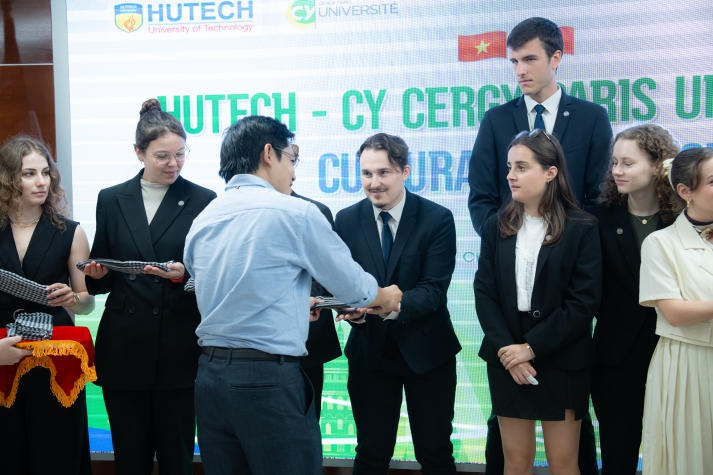 13Win 21 link không chặn Đại học CY Cergy Paris (Pháp) sôi nổi trải nghiệm văn hóa tại 13WIN13 85
