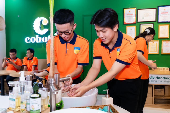 13WIN13 Startup Tour 2025: 13Win 21 link không chặn 13WIN13 trải nghiệm thực tế khởi nghiệp tại Bến Tre 50
